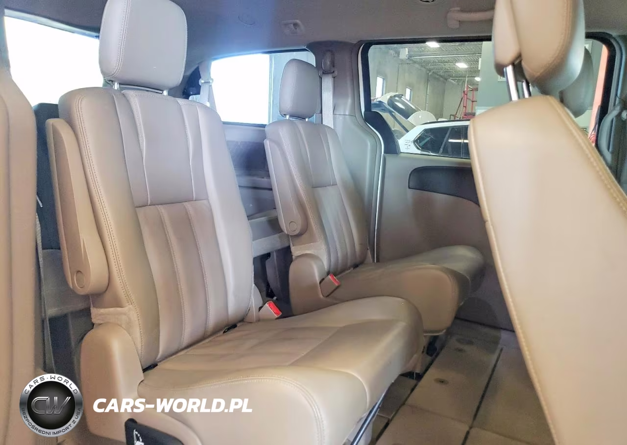 2013 Chrysler Town & Country Touring VIN:2C4RC1BGXDR714728 - 11