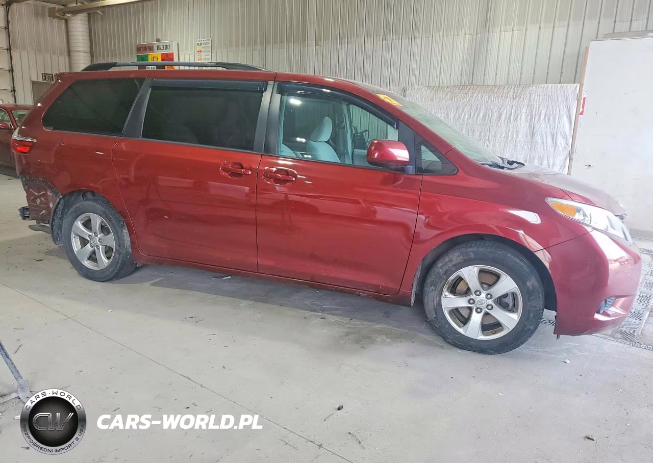 2017 Toyota Sienna Le VIN:5TDKZ3DC7HS776722 - 4