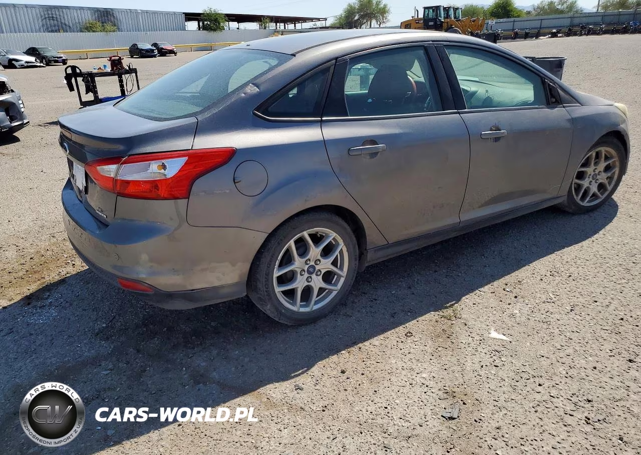 2014 Ford Focus Se VIN:1FADP3F2XEL386039 - 3
