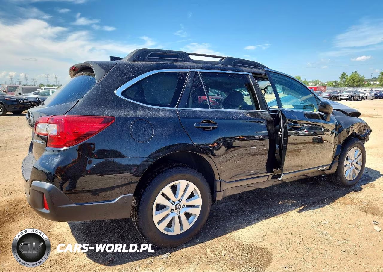 2018 Subaru Outback 2.5I Premium VIN:4S4BSACC3J3320584 - 3