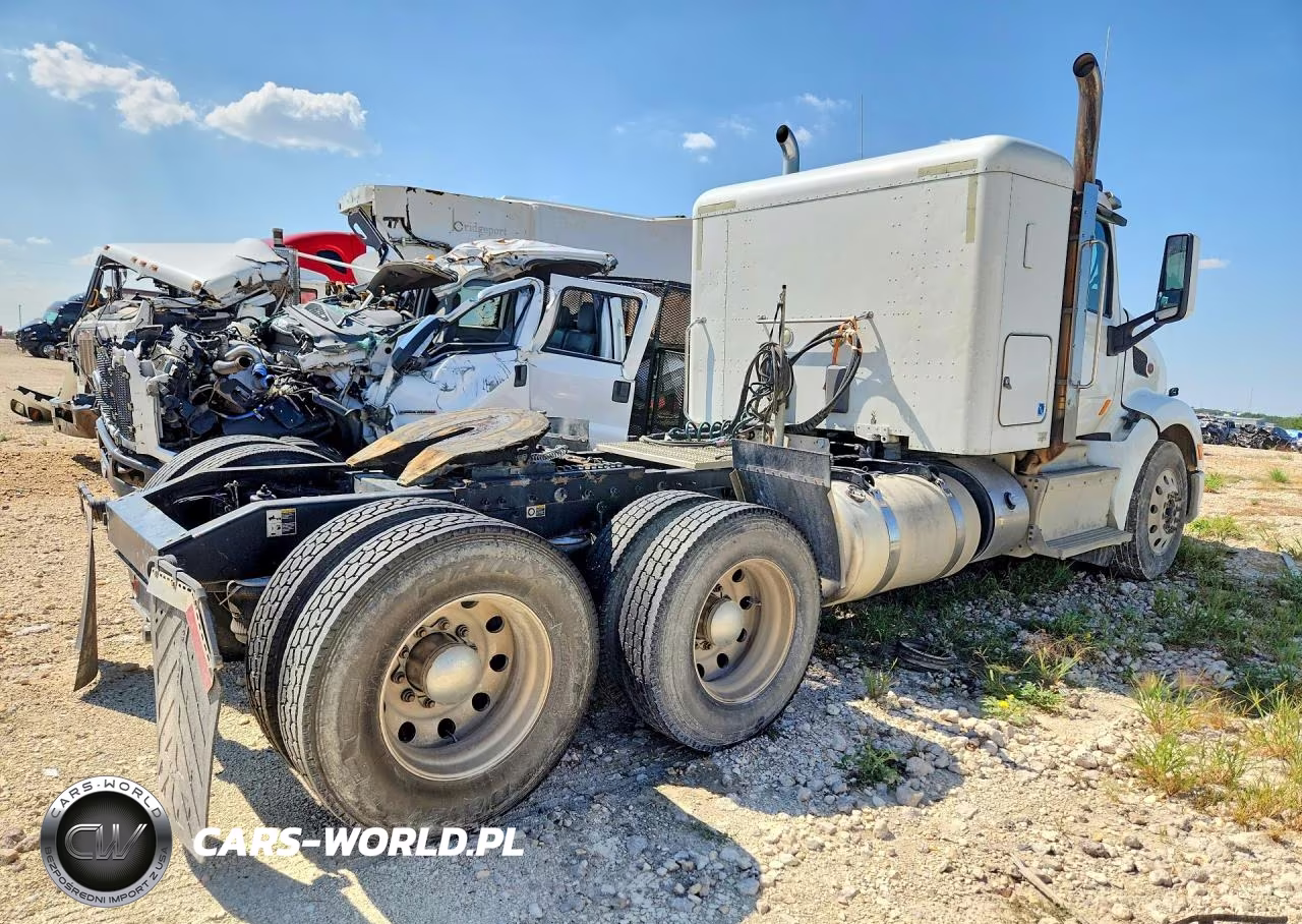 2015 Peterbilt 579 Semi Truck VIN:1XPBDP9XXFD247032 - 3