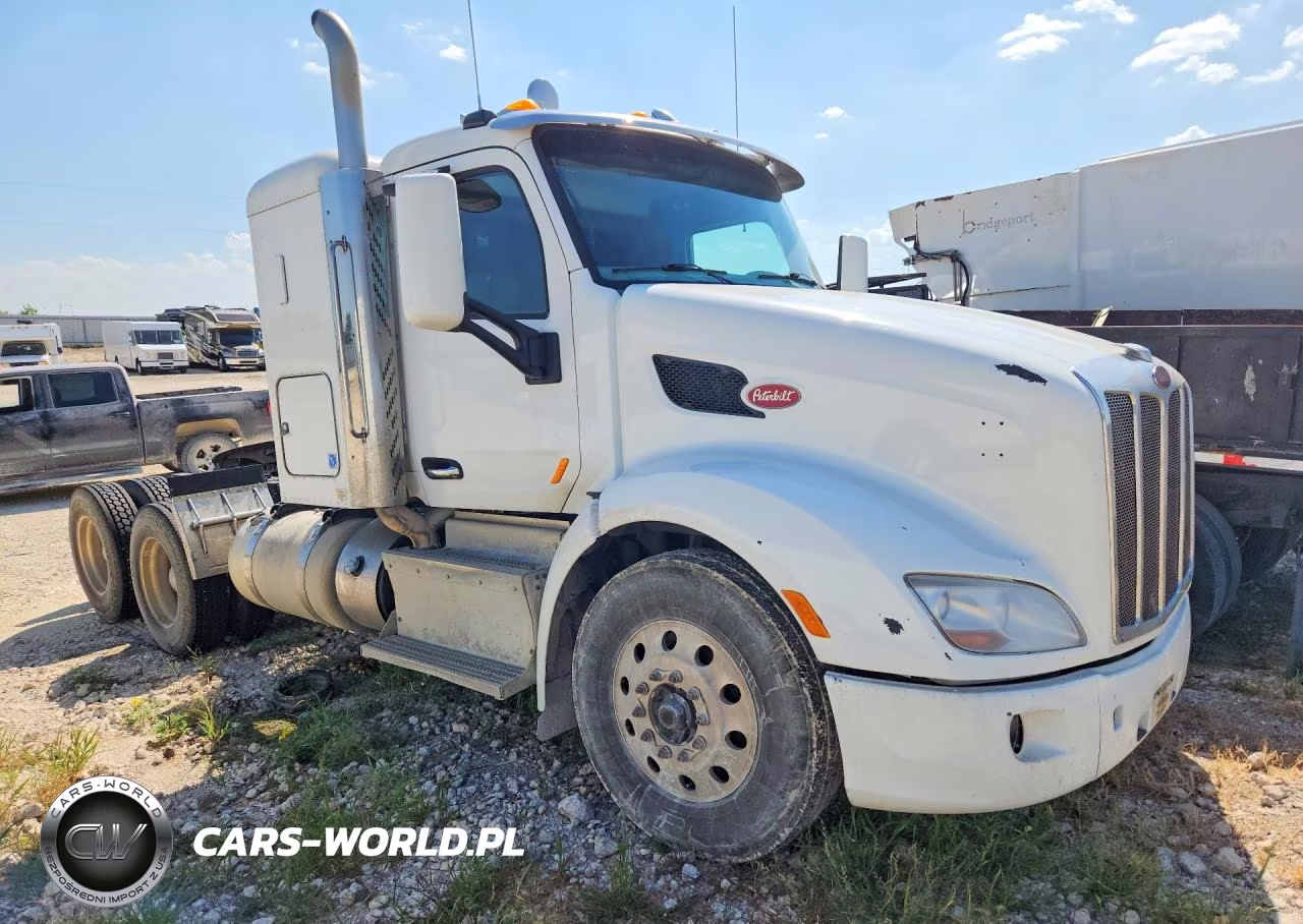 2015 Peterbilt 579 Semi Truck VIN:1XPBDP9XXFD247032 - 4