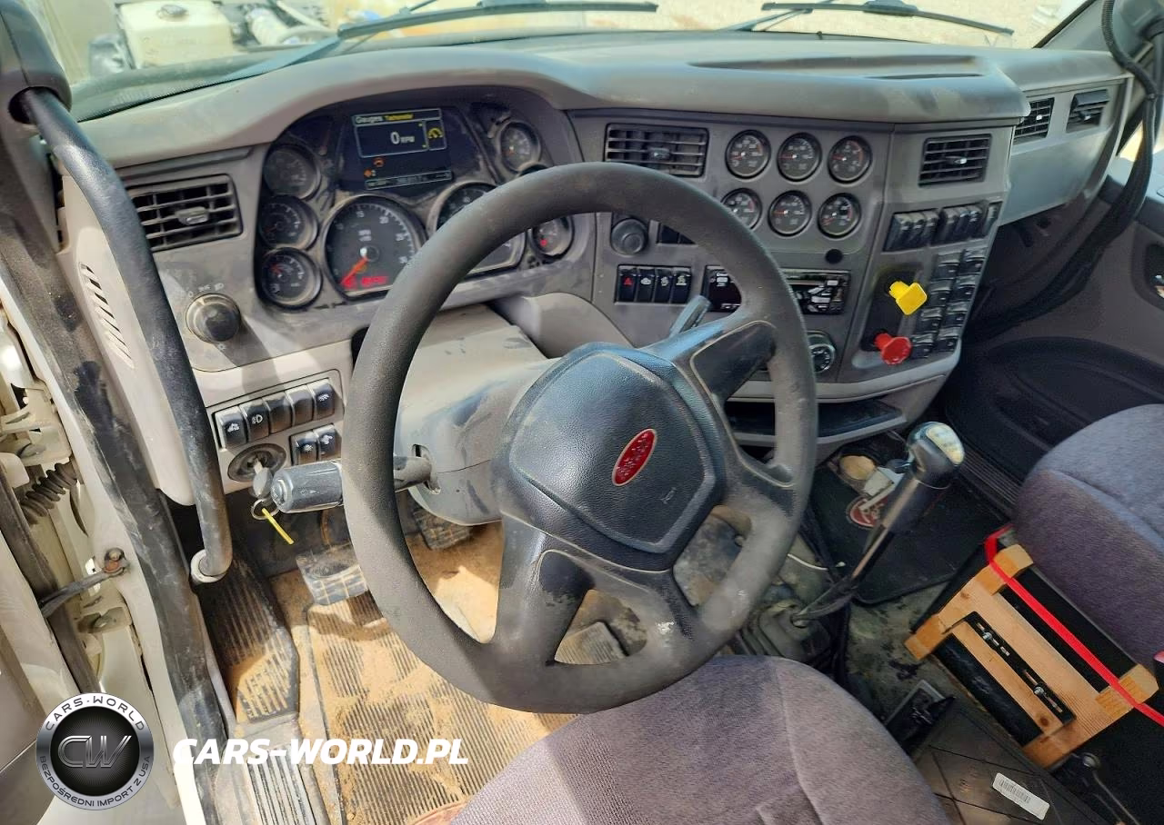 2015 Peterbilt 579 Semi Truck VIN:1XPBDP9XXFD247032 - 8