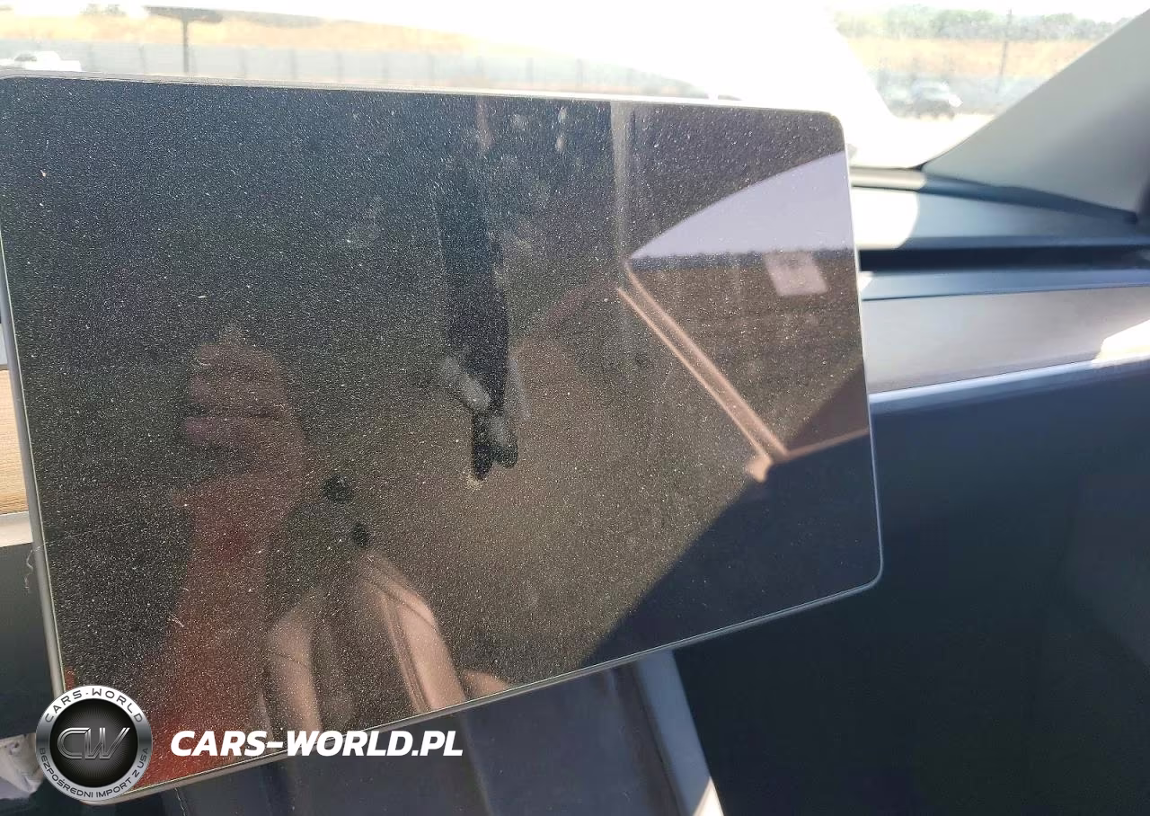 2023 Tesla Model Y VIN:7SAYGDEE6PA075937 - 9