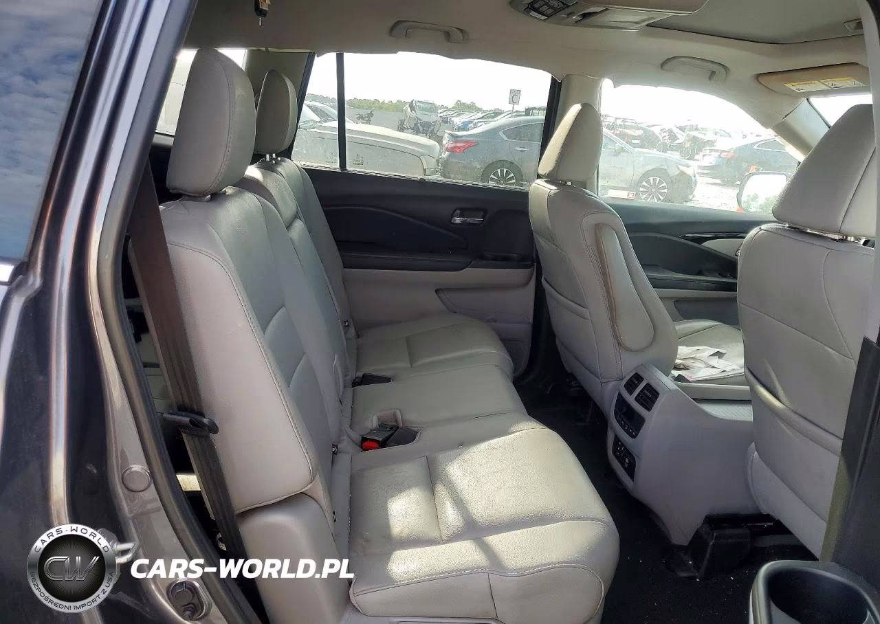 2017 Honda Pilot Touring VIN:5FNYF5H98HB043368 - 11
