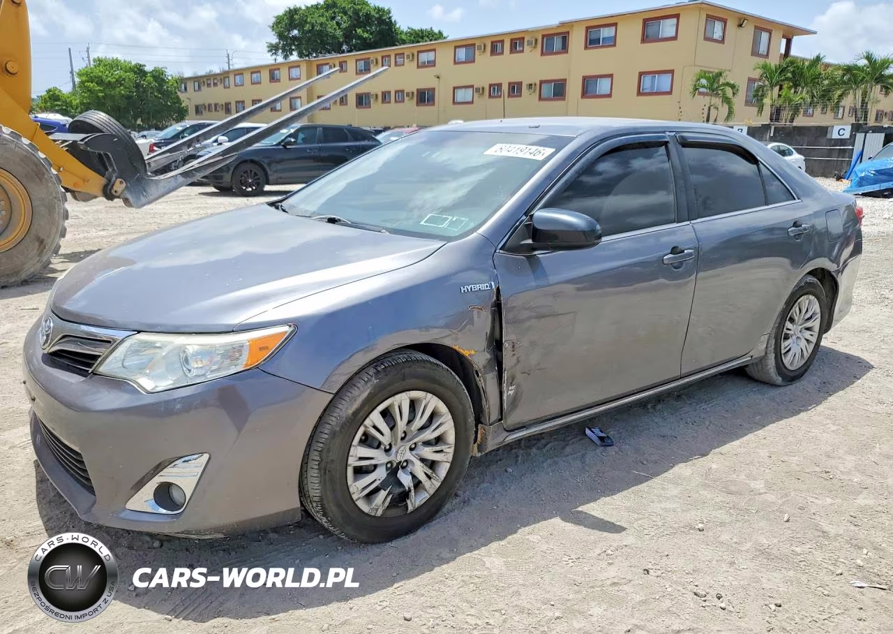 2014 Toyota Camry Hybrid Le