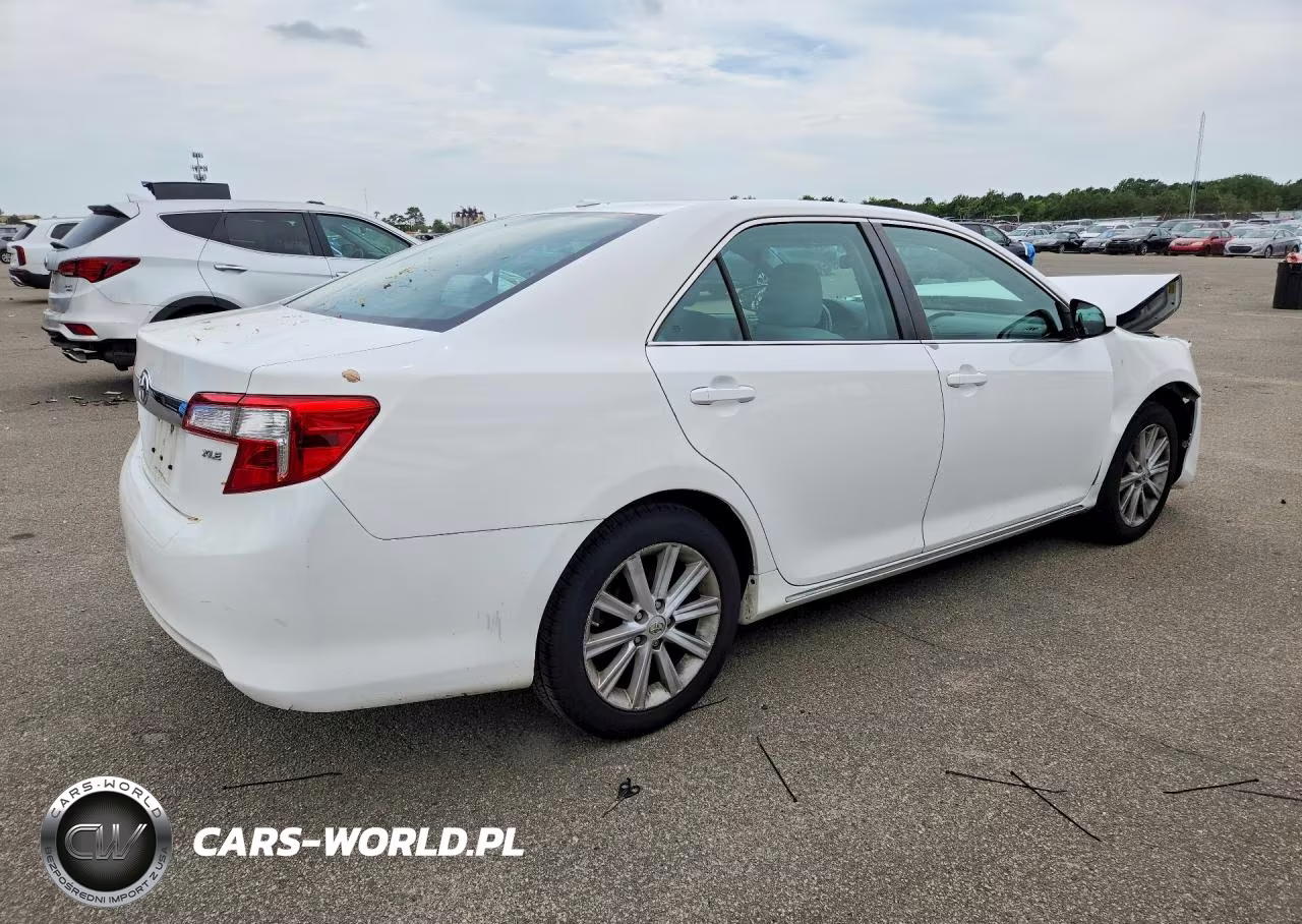2014 Toyota Camry Xle VIN:4T4BF1FKXER395067 - 3