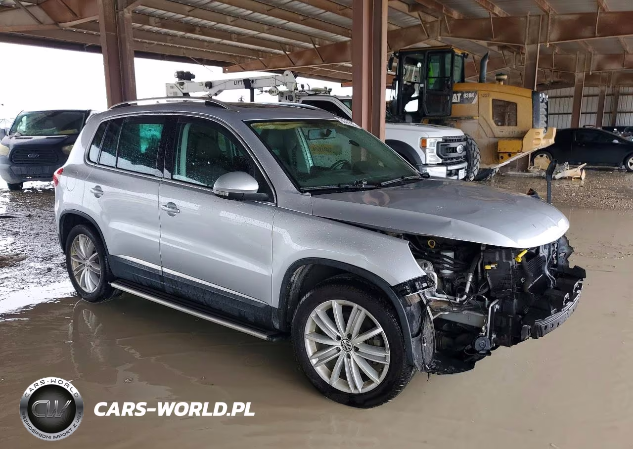 2014 Volkswagen Tiguan S-Se-Sel-R-Line VIN:WVGAV3AX0EW587805 - 4