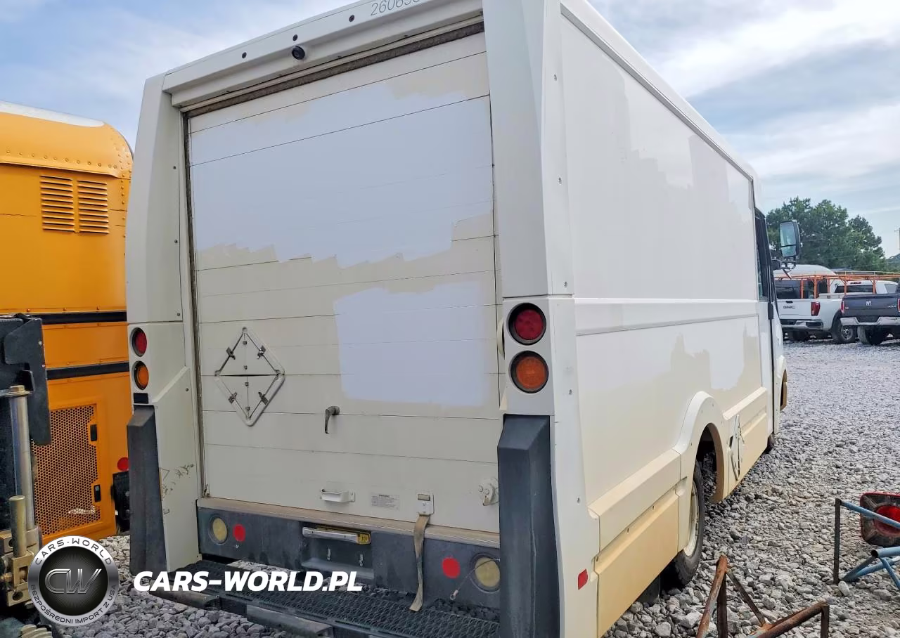 2017 Isuzu Reach Delivery Van VIN:JALB4T170H7W00237 - 3