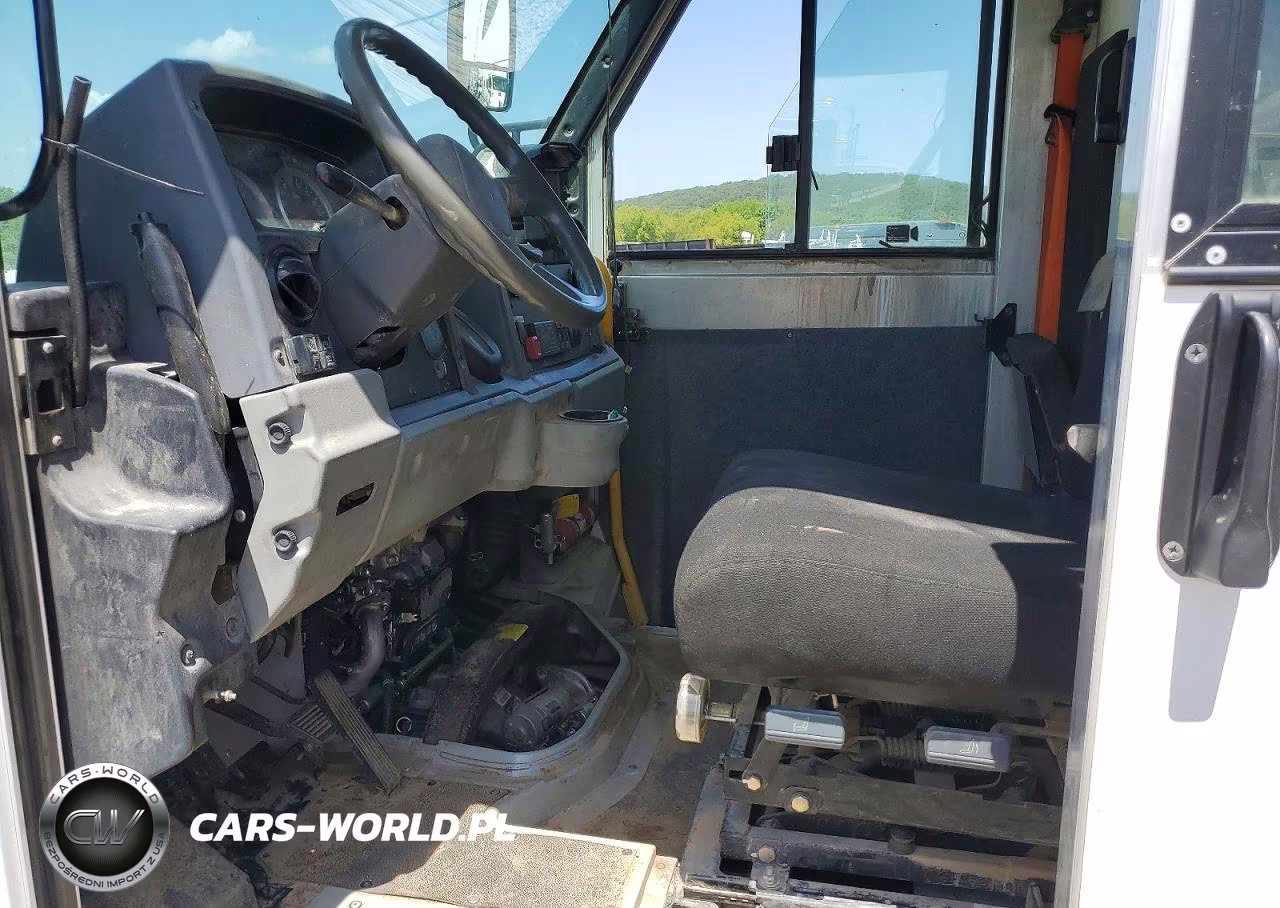 2017 Isuzu Reach Delivery Van VIN:JALB4T170H7W00237 - 7