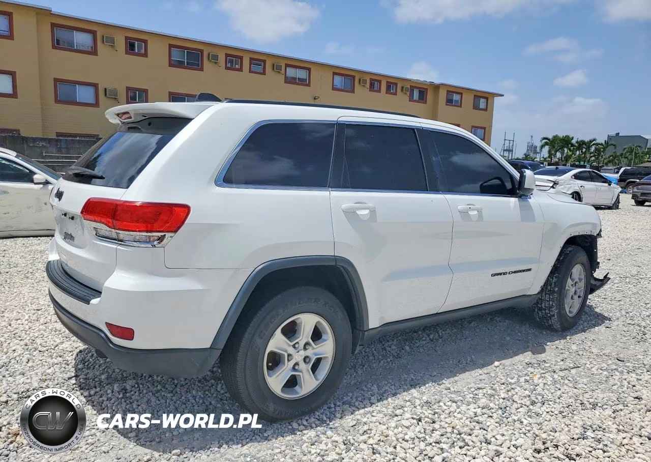 2016 Jeep Grand Cherokee Laredo VIN:1C4RJEAG6GC351839 - 3