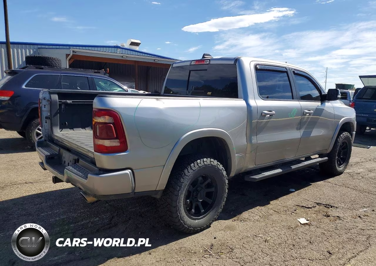 2020 Ram 1500 Laramie VIN:1C6SRFJT4LN314775 - 3