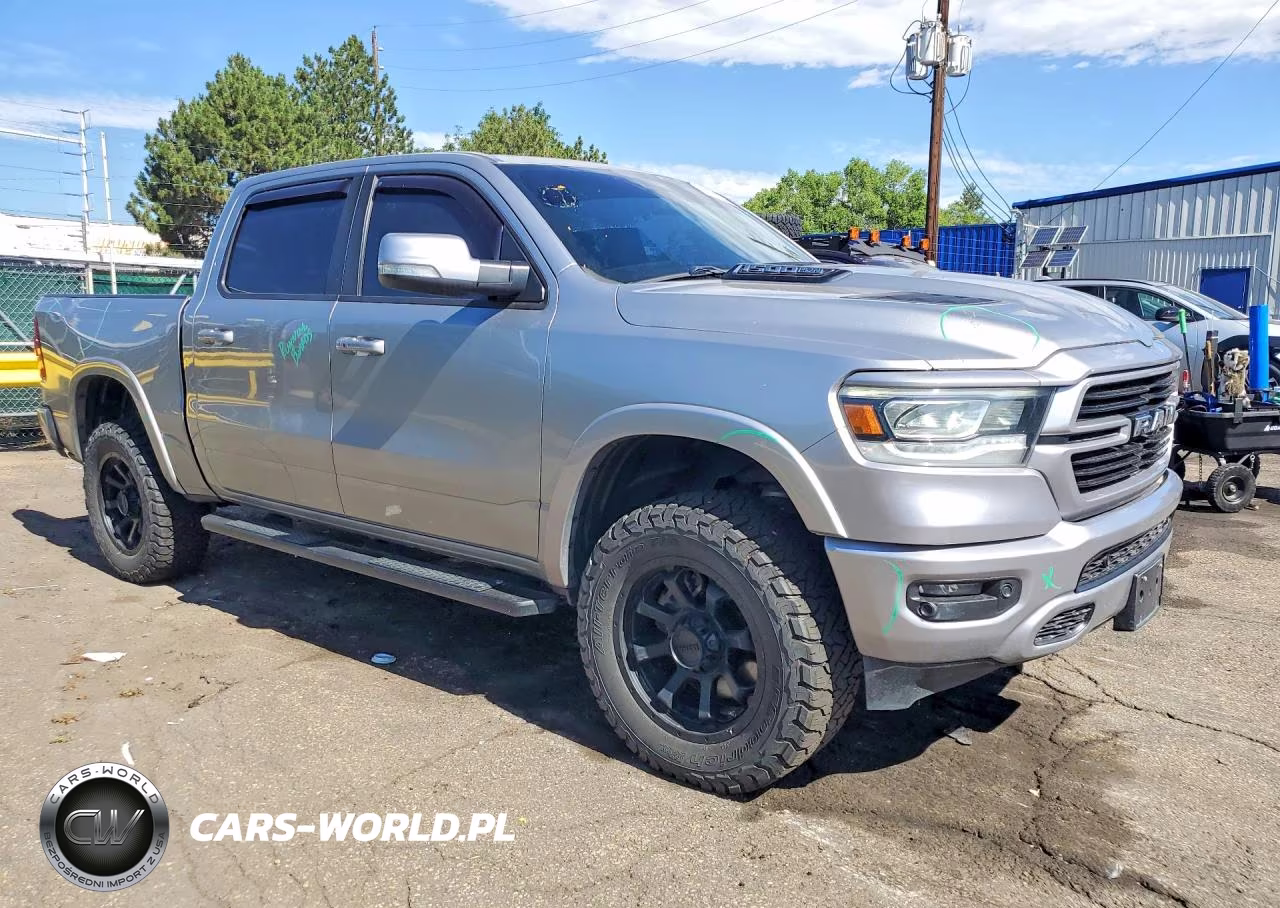 2020 Ram 1500 Laramie VIN:1C6SRFJT4LN314775 - 4