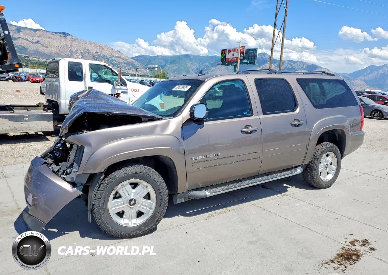 2013 Chevrolet Suburban K1500 Lt – zdjęcie 1 z 12