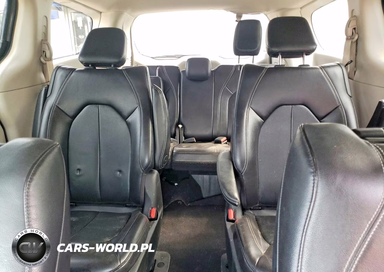 2022 Chrysler Pacifica Hybrid Touring L VIN:2C4RC1L7XNR118924 - 10