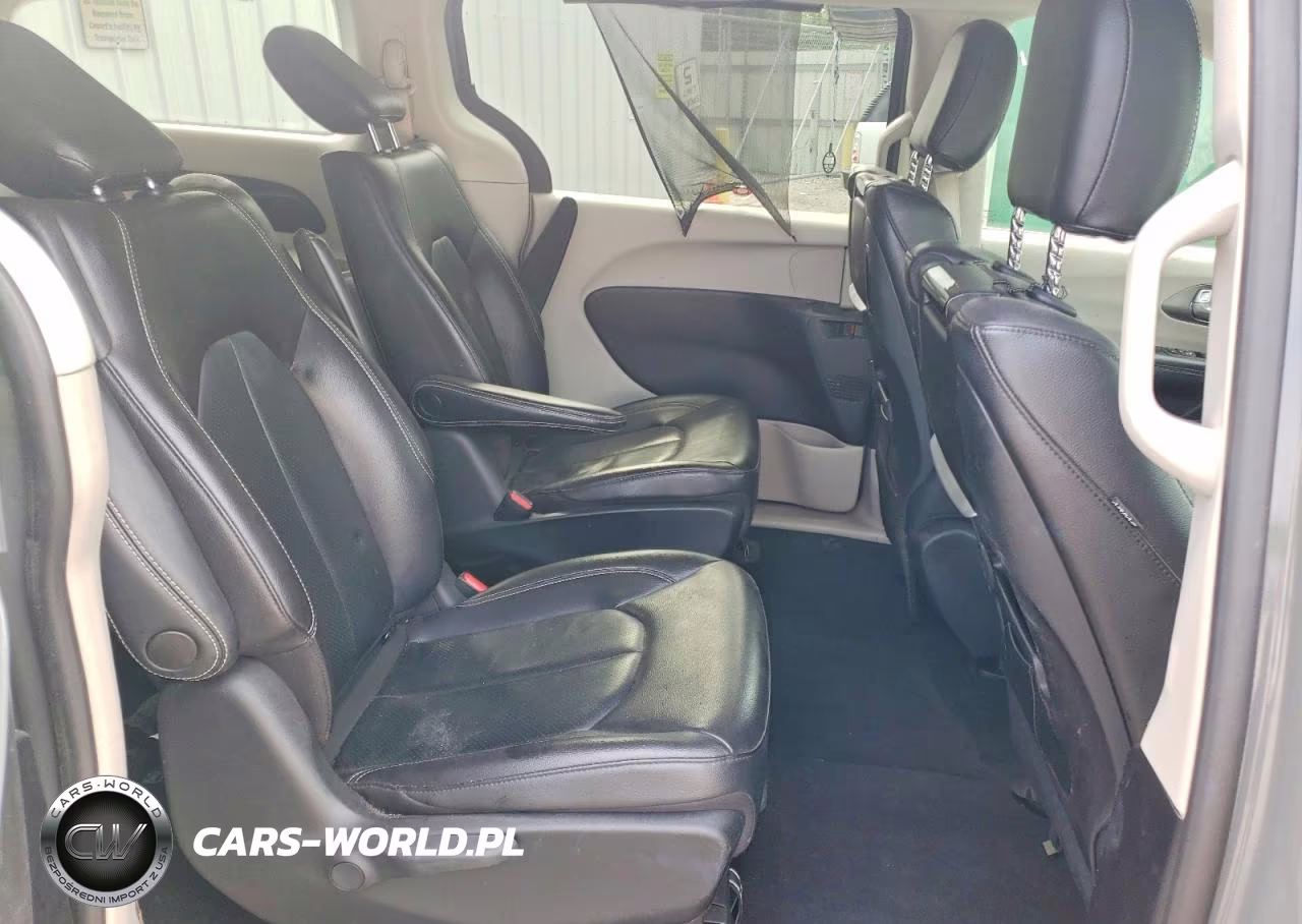 2022 Chrysler Pacifica Hybrid Touring L VIN:2C4RC1L7XNR118924 - 11