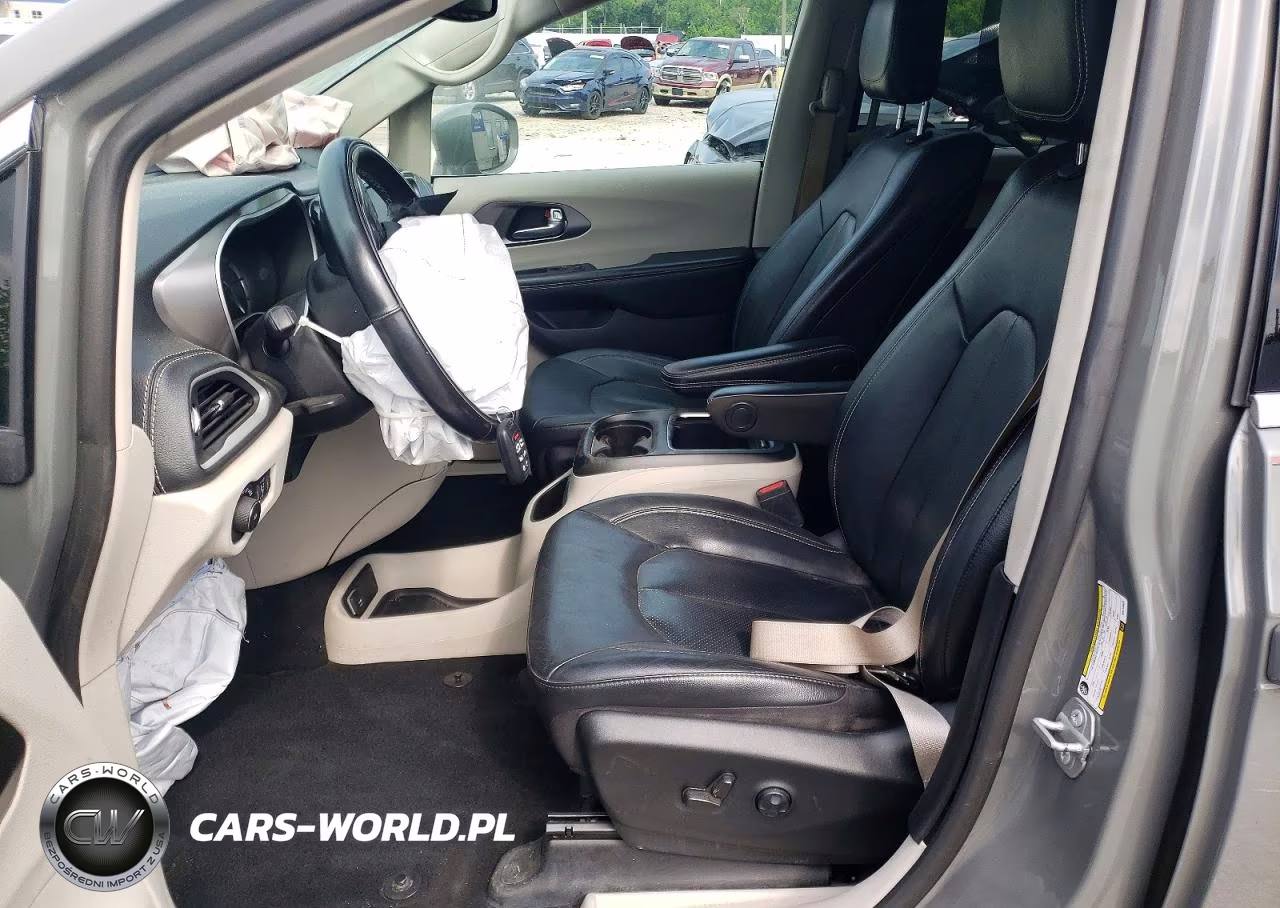 2022 Chrysler Pacifica Hybrid Touring L VIN:2C4RC1L7XNR118924 - 7