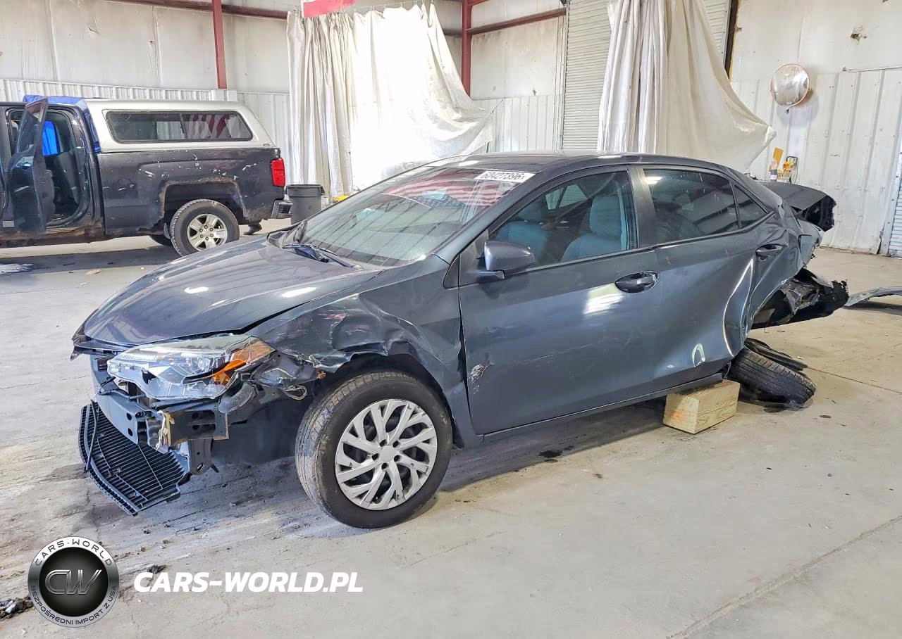 2018 Toyota Corolla Le VIN:2T1BURHE0JC008673 - 1
