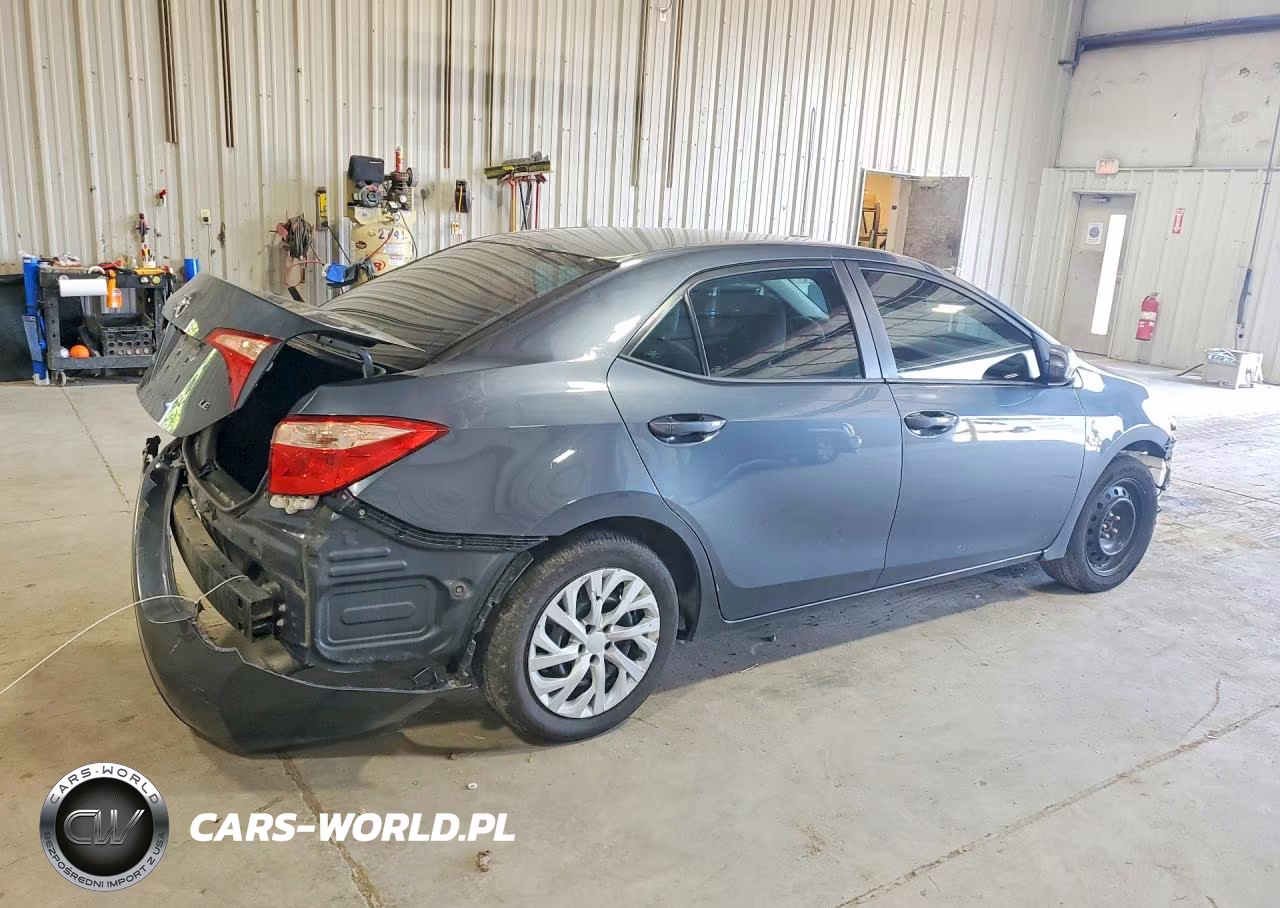 2018 Toyota Corolla Le VIN:2T1BURHE0JC008673 - 3