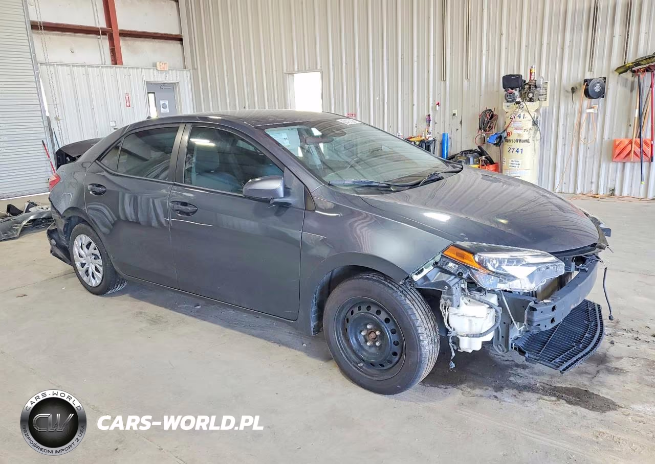 2018 Toyota Corolla Le VIN:2T1BURHE0JC008673 - 4