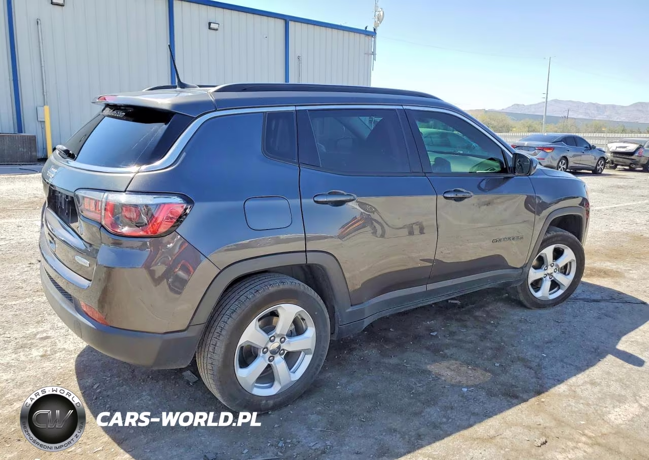 2018 Jeep Compass Latitude VIN:3C4NJDBB6JT117241 - 3