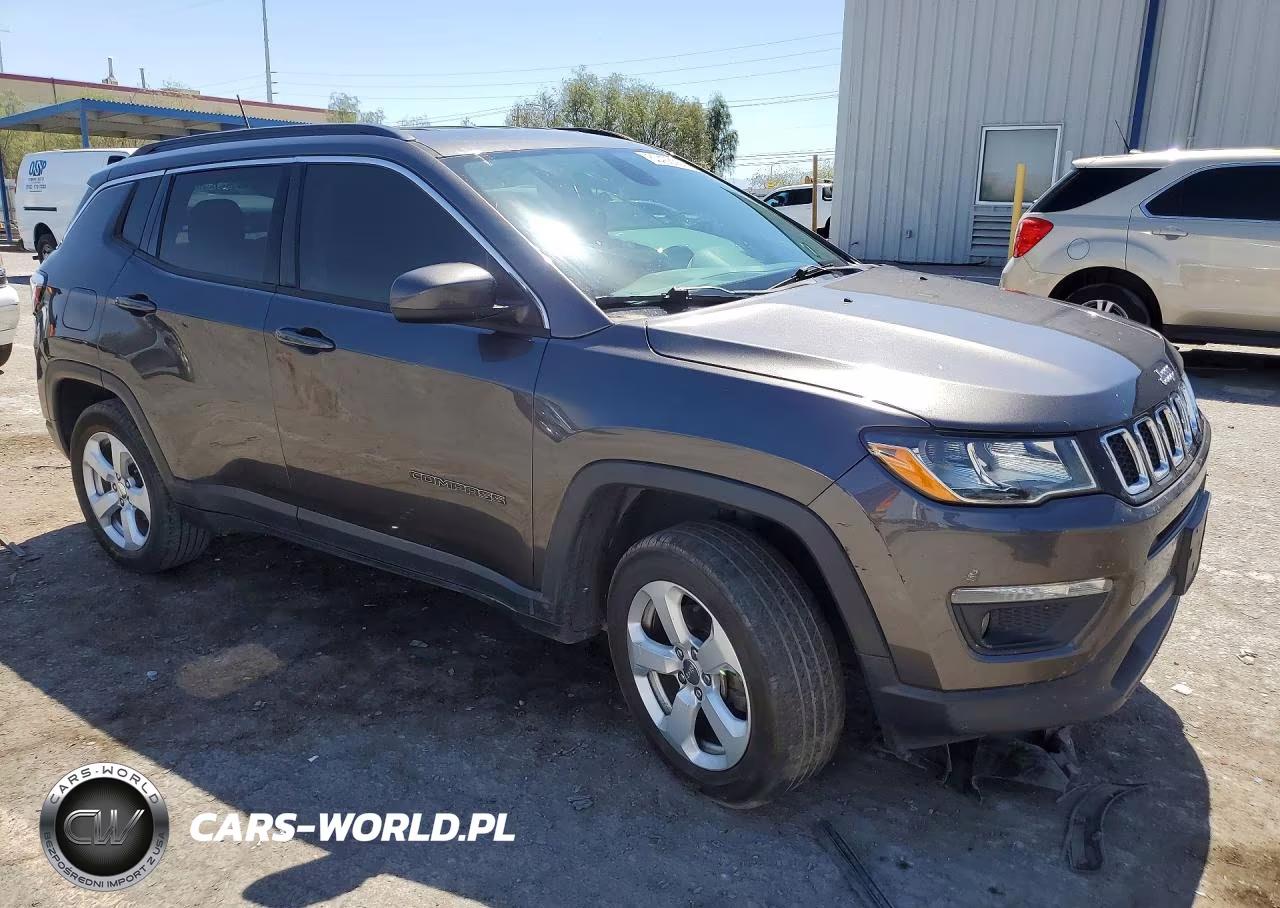 2018 Jeep Compass Latitude VIN:3C4NJDBB6JT117241 - 4