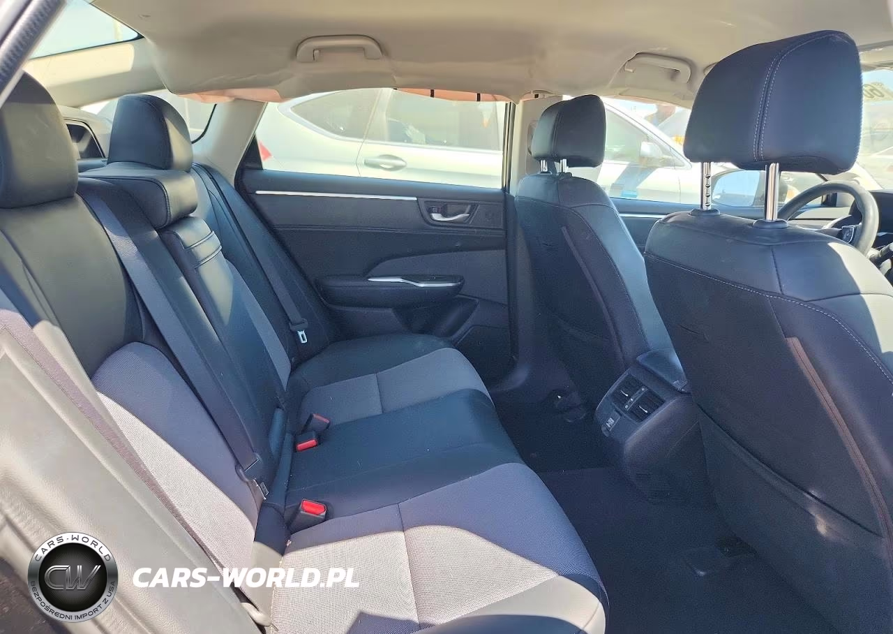 2018 Honda Clarity VIN:JHMZC5F15JC018858 - 10