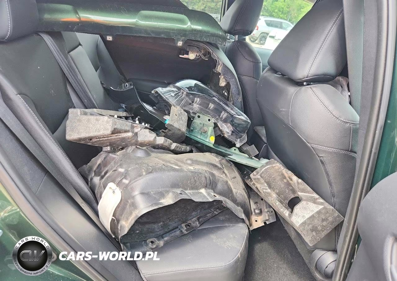2022 Toyota Corolla Cross Xle VIN:7MUDAABG7NV024496 - 10