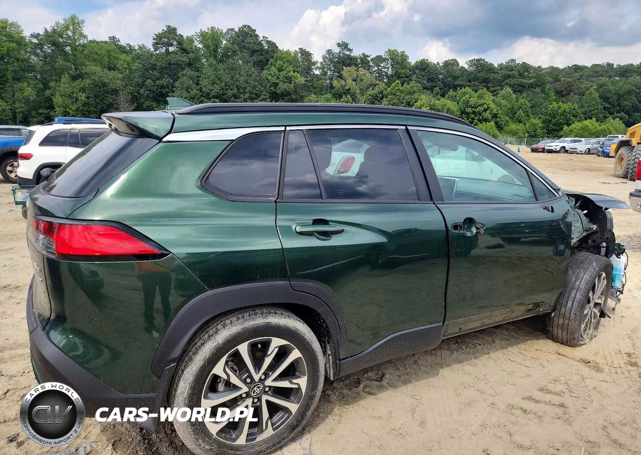 2022 Toyota Corolla Cross Xle VIN:7MUDAABG7NV024496 - 3