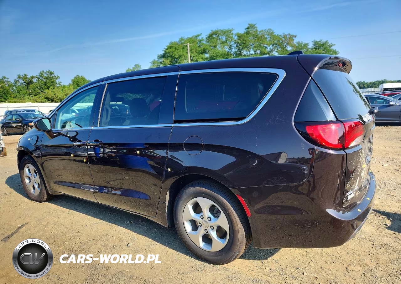 2018 Chrysler Pacifica Hybrid Touring Plus VIN:2C4RC1H76JR159411 - 2