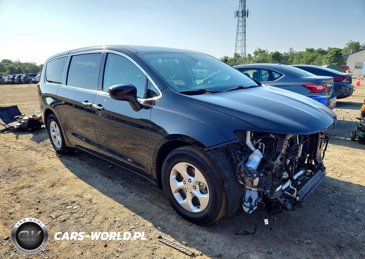 2018 Chrysler Pacifica Hybrid Touring Plus VIN:2C4RC1H76JR159411 - 4