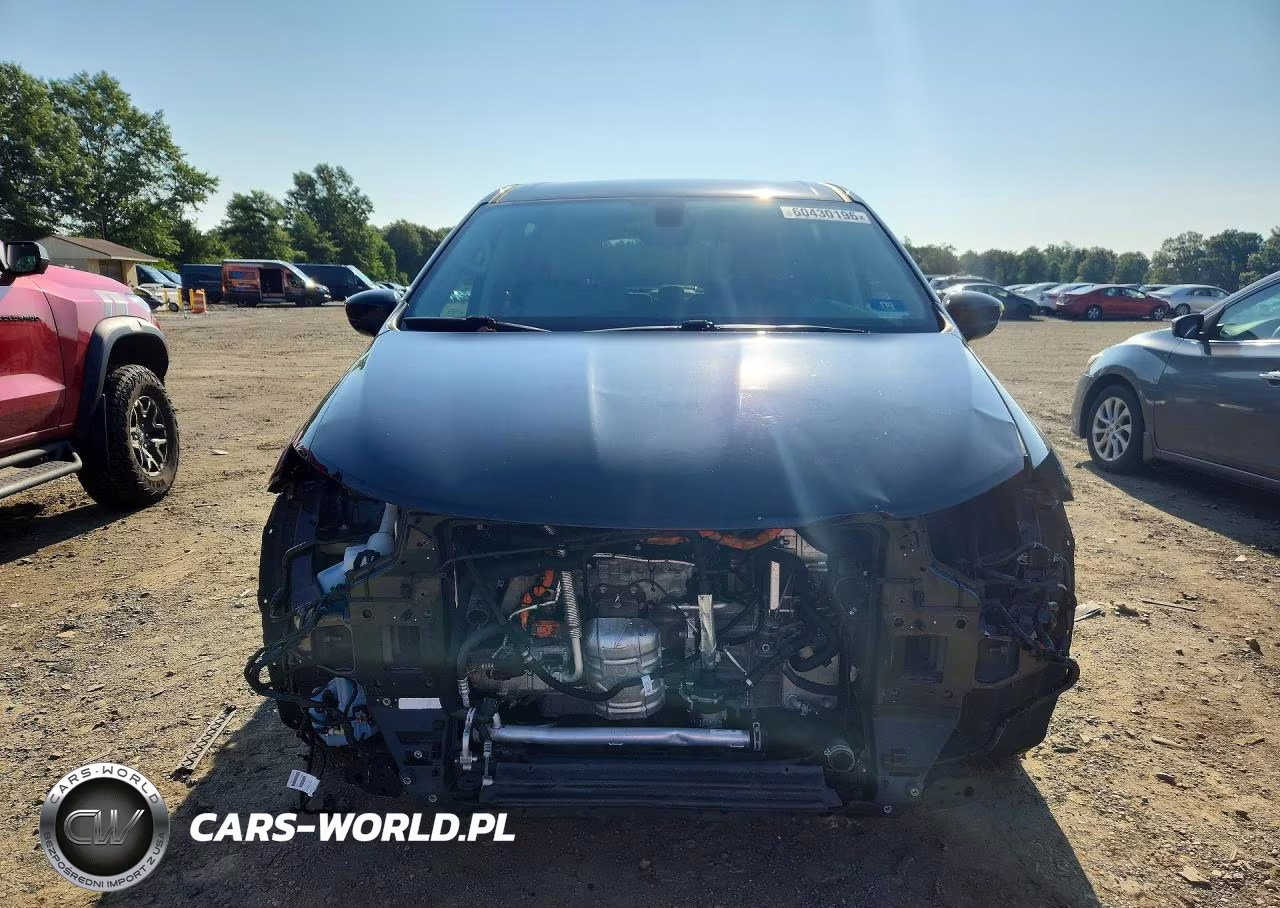 2018 Chrysler Pacifica Hybrid Touring Plus VIN:2C4RC1H76JR159411 - 5