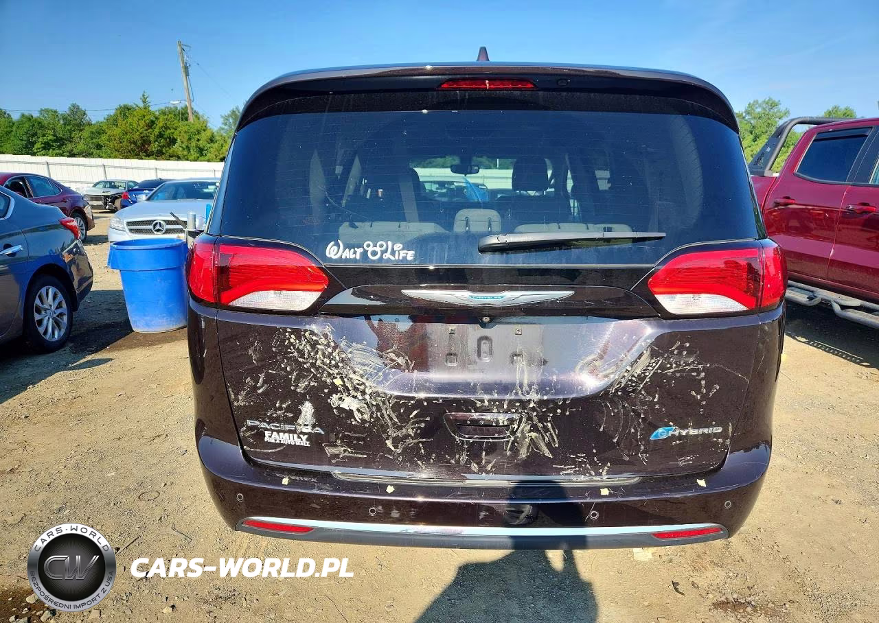 2018 Chrysler Pacifica Hybrid Touring Plus VIN:2C4RC1H76JR159411 - 6