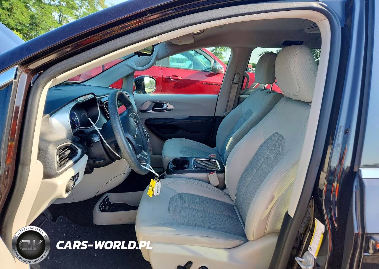2018 Chrysler Pacifica Hybrid Touring Plus VIN:2C4RC1H76JR159411 - 7