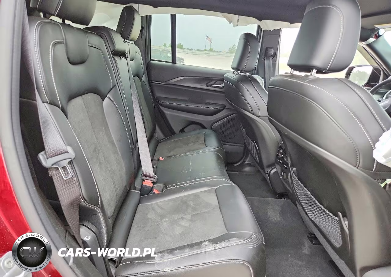 2025 Jeep Grand Cherokee Laredo VIN:1C4RJHAG4S8781186 - 11