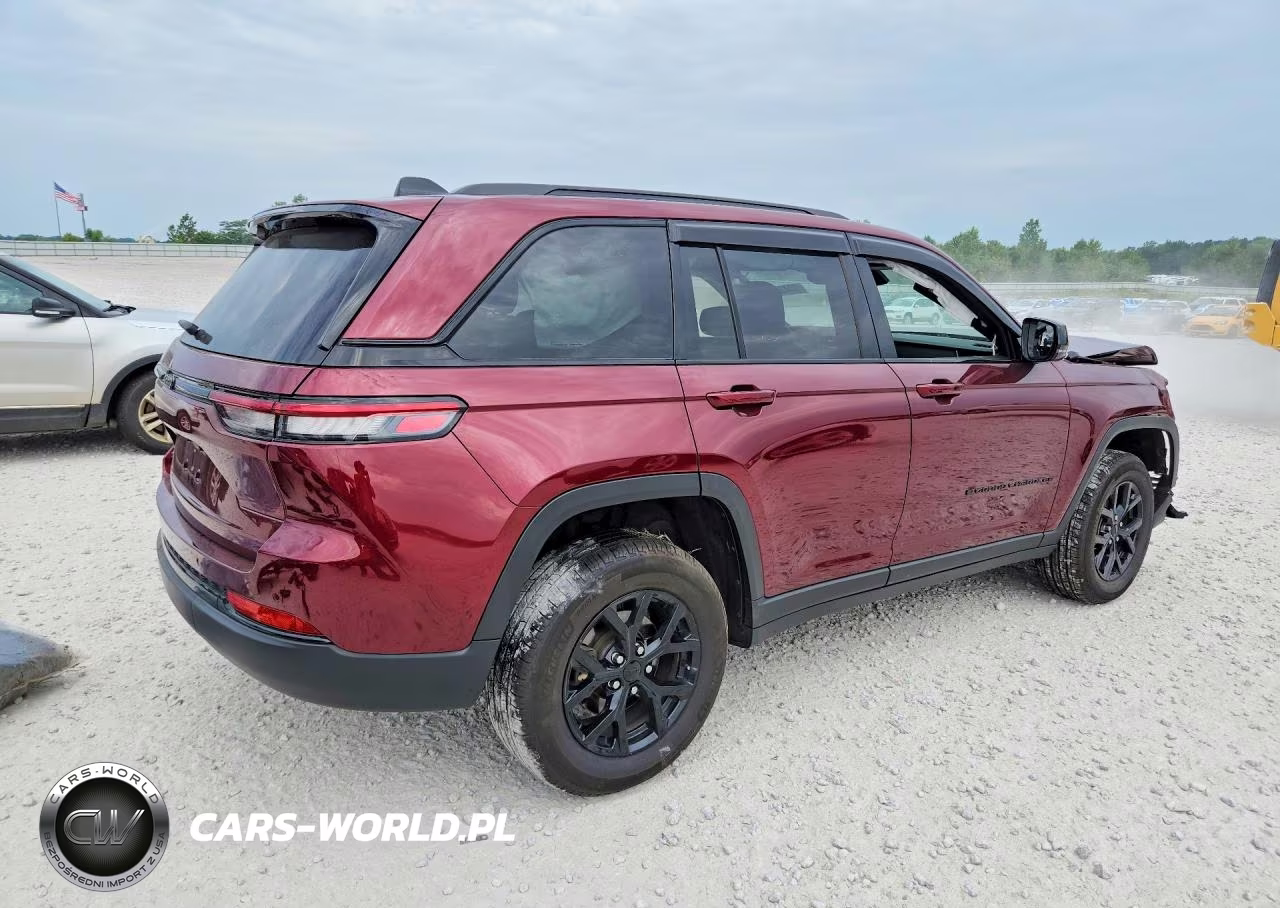 2025 Jeep Grand Cherokee Laredo VIN:1C4RJHAG4S8781186 - 3
