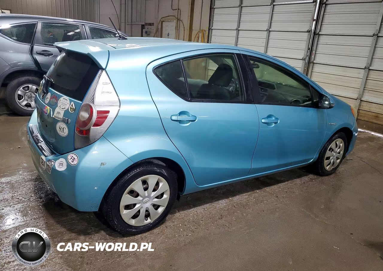 2013 Toyota Prius C Two VIN:JTDKDTB33D1036366 - 3