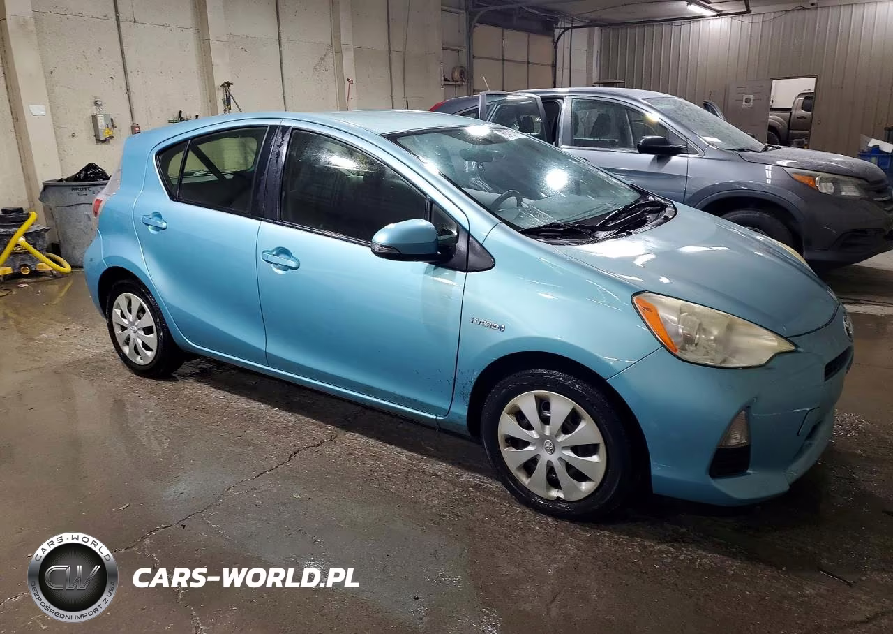 2013 Toyota Prius C Two VIN:JTDKDTB33D1036366 - 4