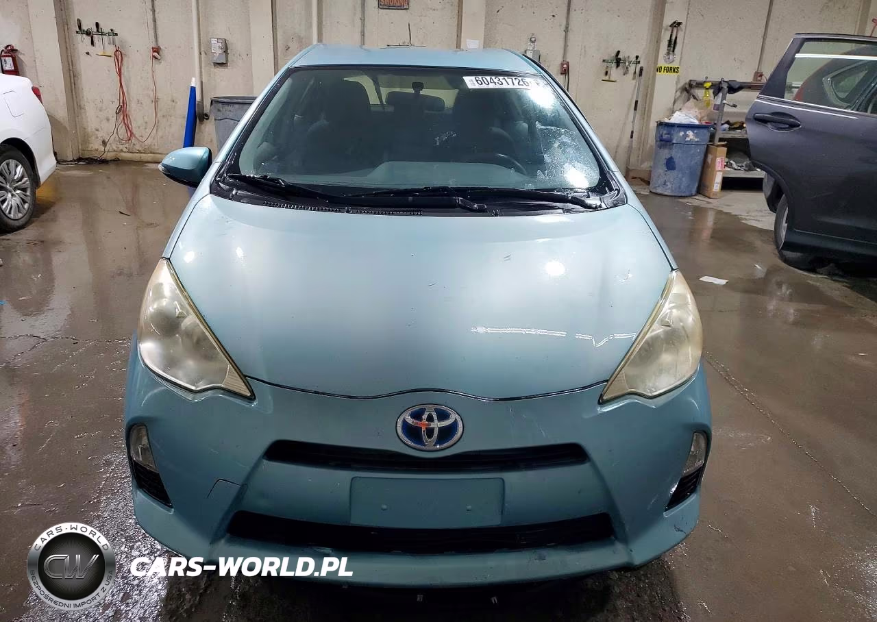 2013 Toyota Prius C Two VIN:JTDKDTB33D1036366 - 5