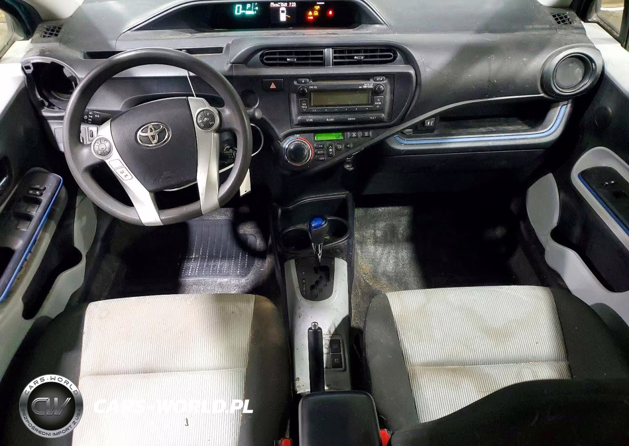 2013 Toyota Prius C Two VIN:JTDKDTB33D1036366 - 8