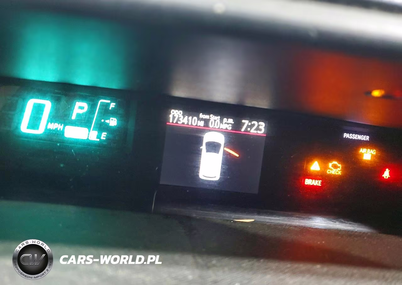 2013 Toyota Prius C Two VIN:JTDKDTB33D1036366 - 9