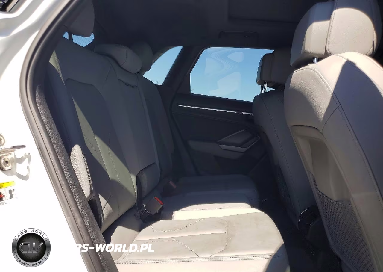 2019 Audi Q3 Premium Plus S-Line VIN:WA1EECF31K1074836 - 10