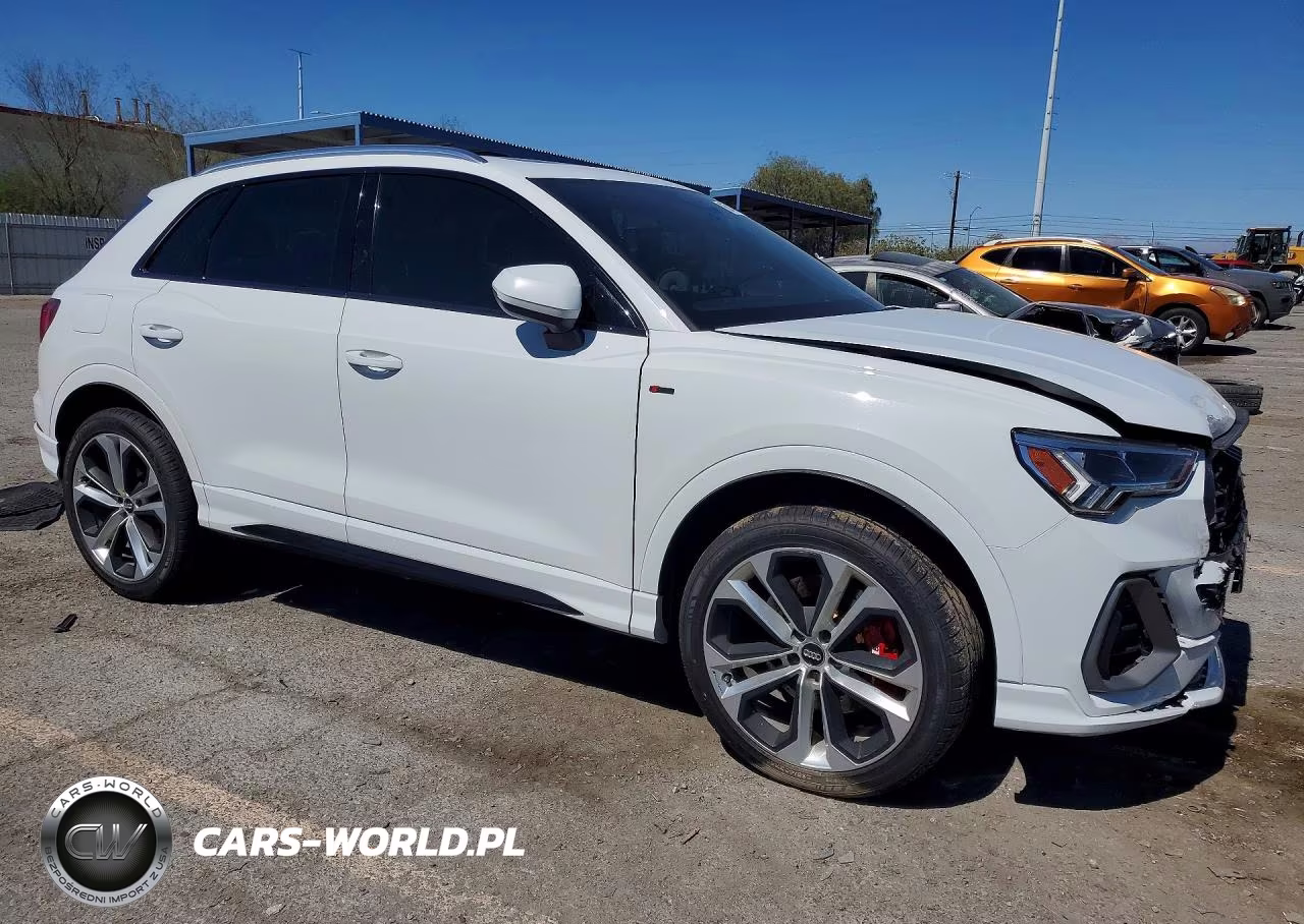 2019 Audi Q3 Premium Plus S-Line VIN:WA1EECF31K1074836 - 4