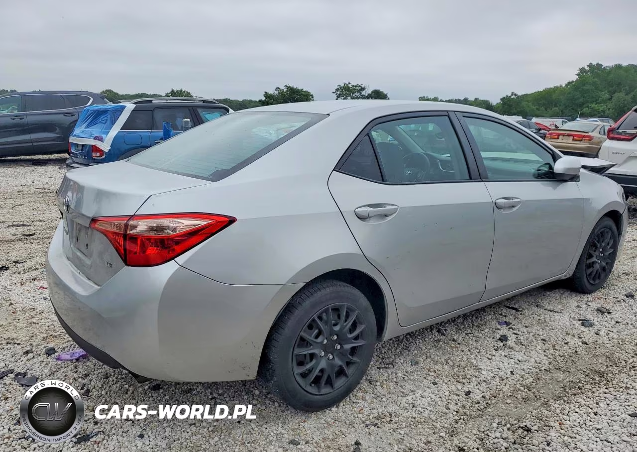 2017 Toyota Corolla Le VIN:2T1BURHE8HC757747 - 3
