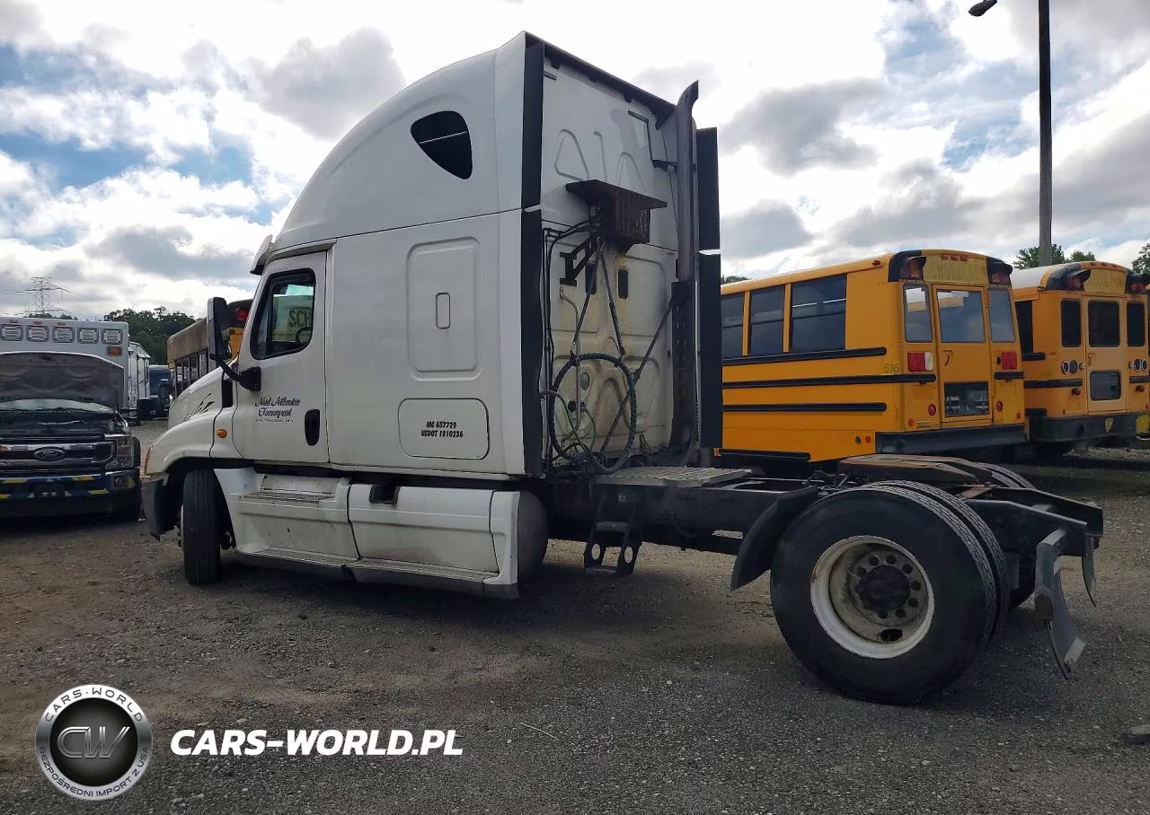 2014 Freightliner Cascadia 1 - Semi Truck VIN:1FUBGLD65ELFV3359 - 2
