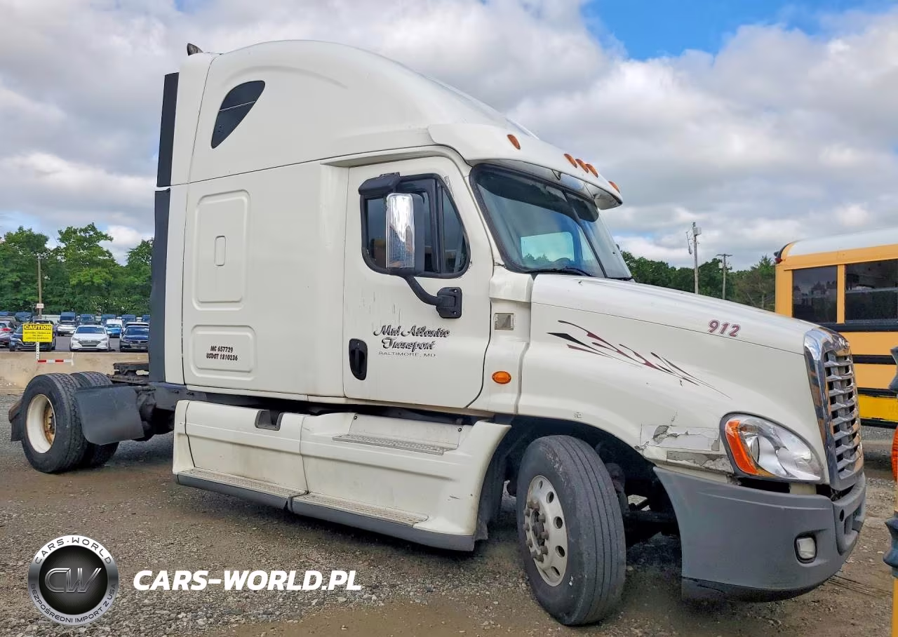 2014 Freightliner Cascadia 1 - Semi Truck VIN:1FUBGLD65ELFV3359 - 4