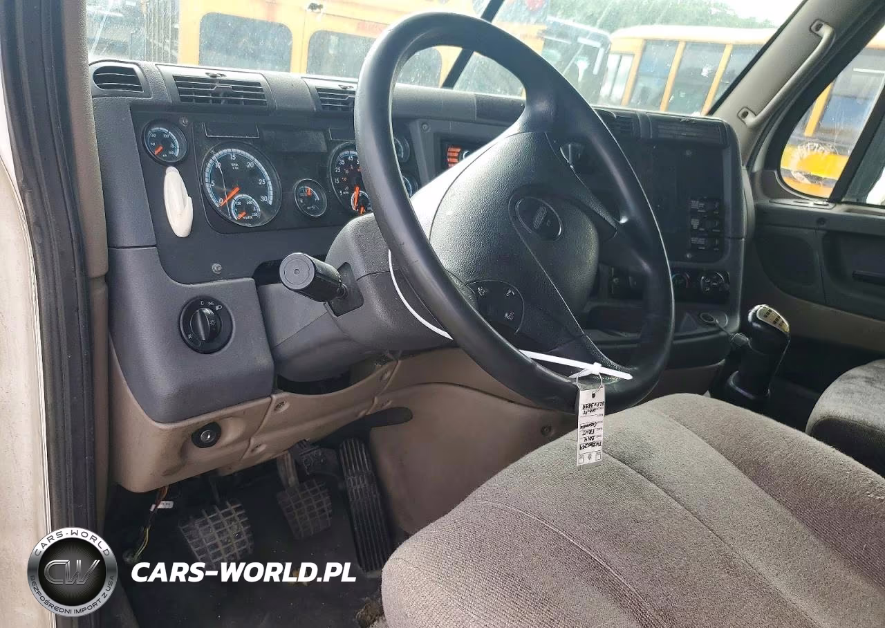 2014 Freightliner Cascadia 1 - Semi Truck VIN:1FUBGLD65ELFV3359 - 8