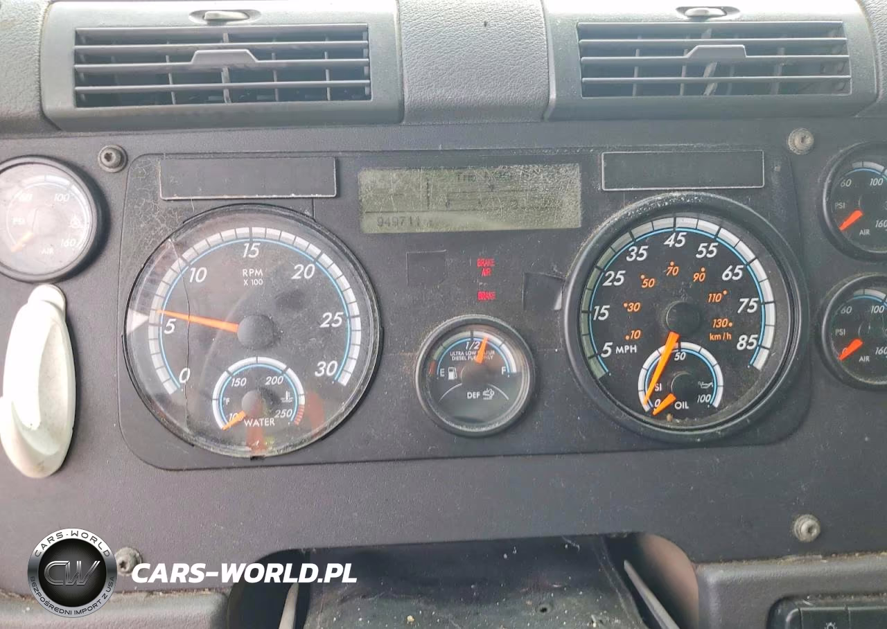 2014 Freightliner Cascadia 1 - Semi Truck VIN:1FUBGLD65ELFV3359 - 9