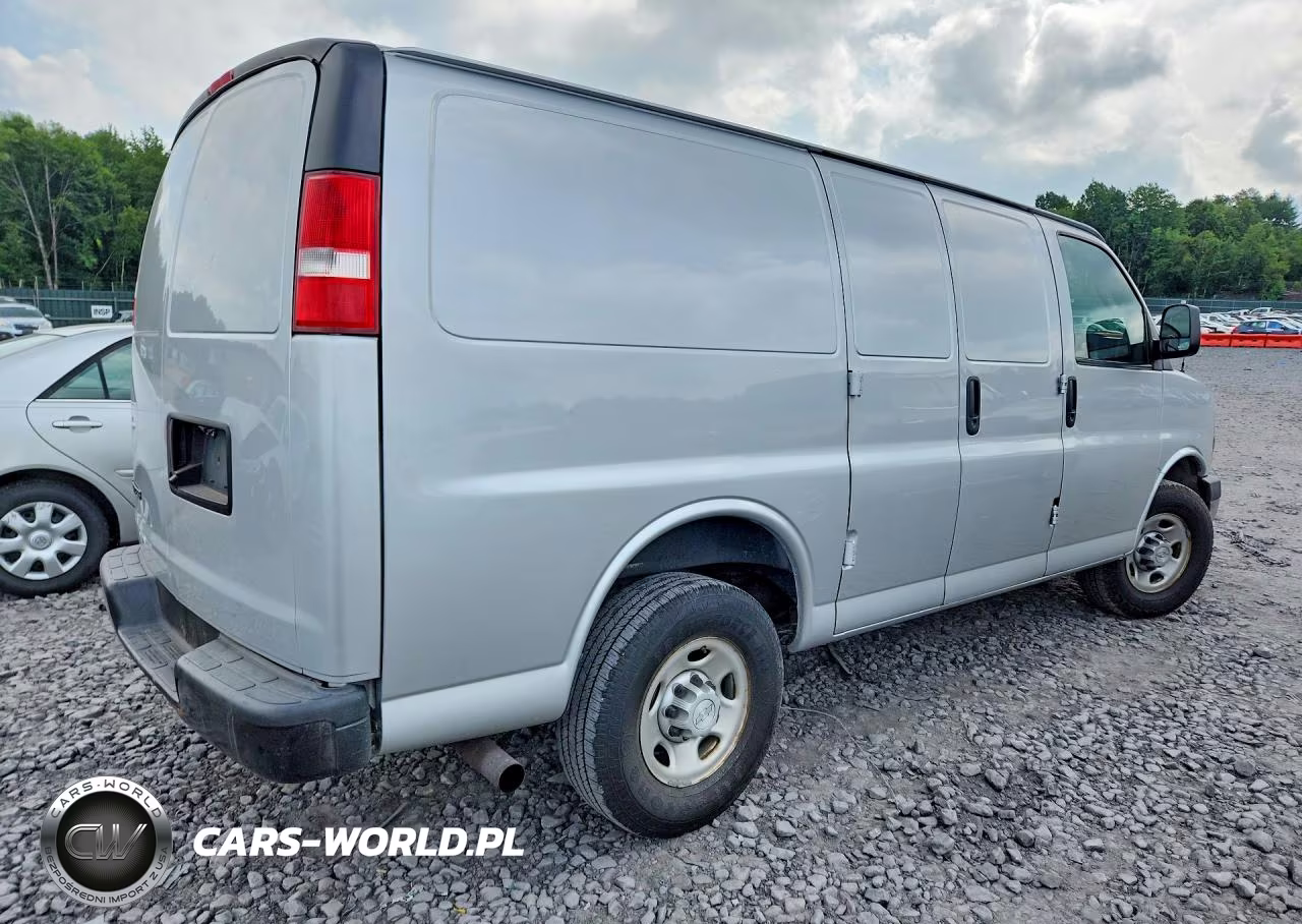 2018 Chevrolet Express G2500 VIN:1GCWGAFGXJ1340297 - 3