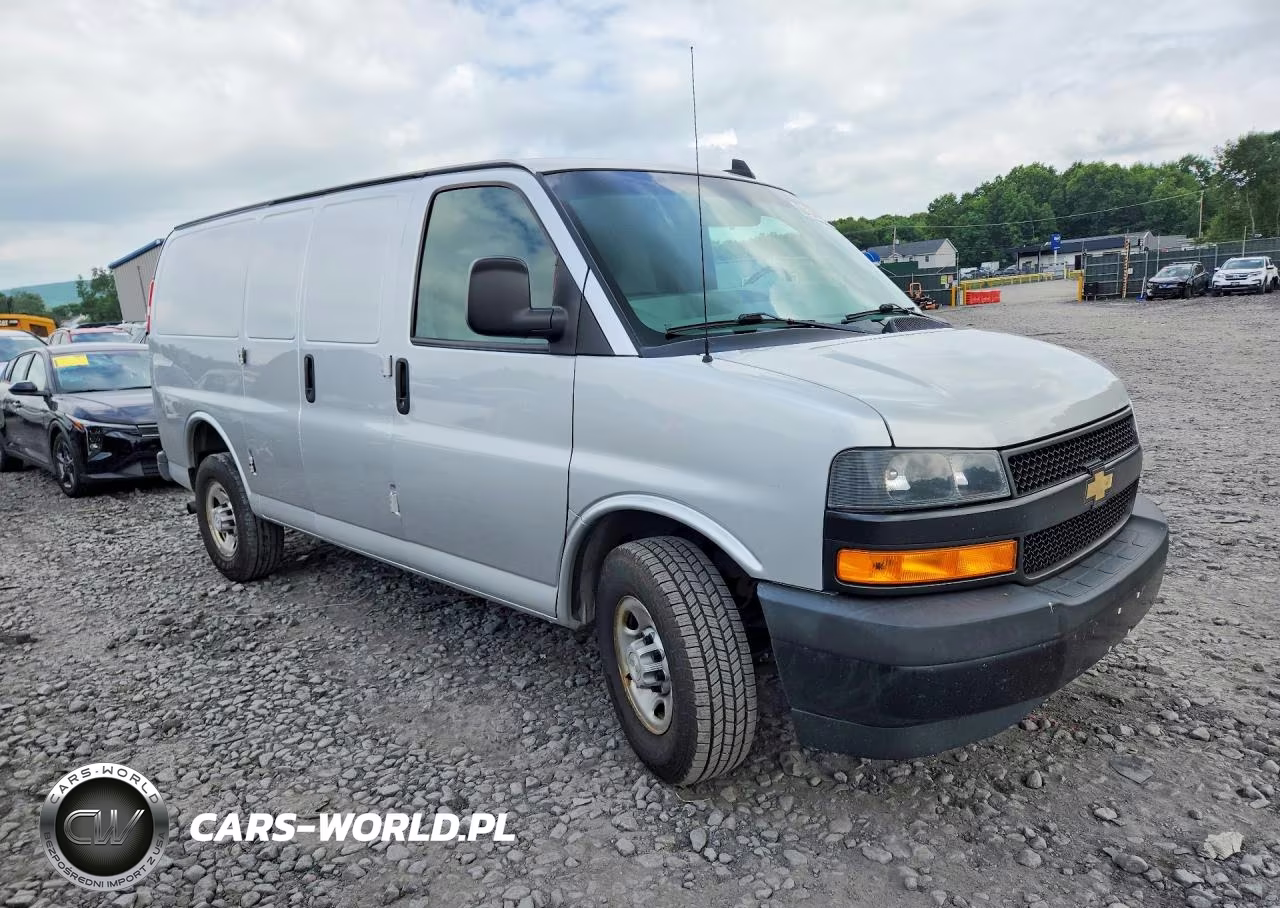 2018 Chevrolet Express G2500 VIN:1GCWGAFGXJ1340297 - 4